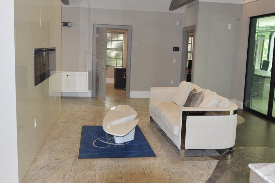 More Photos Of 4215 Washington Ave, Houston Freestanding For Sale