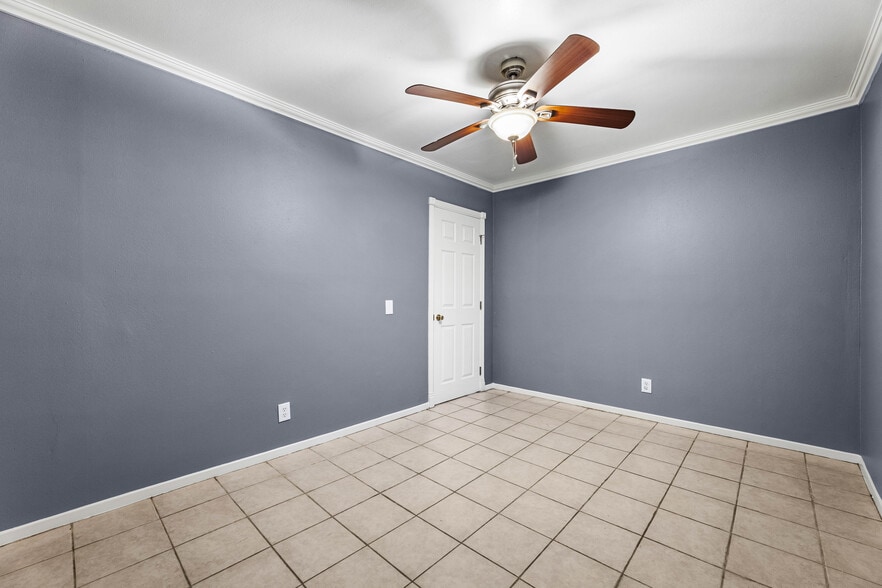 More Photos Of 15131 Illinois Ave, Paramount Warehouse For Sale