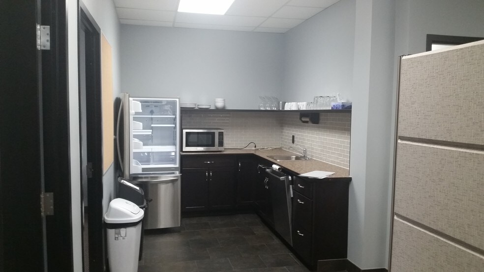 More Photos Of 811 Manning Rd NE, Calgary Office For Lease