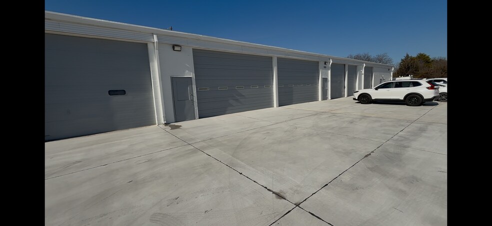 More Photos Of 1223 Crestdell Dr, Duncanville Warehouse For Lease