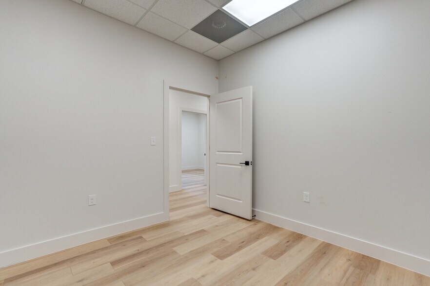 More Photos Of 3205 118th St, Lubbock Distribution For Sale