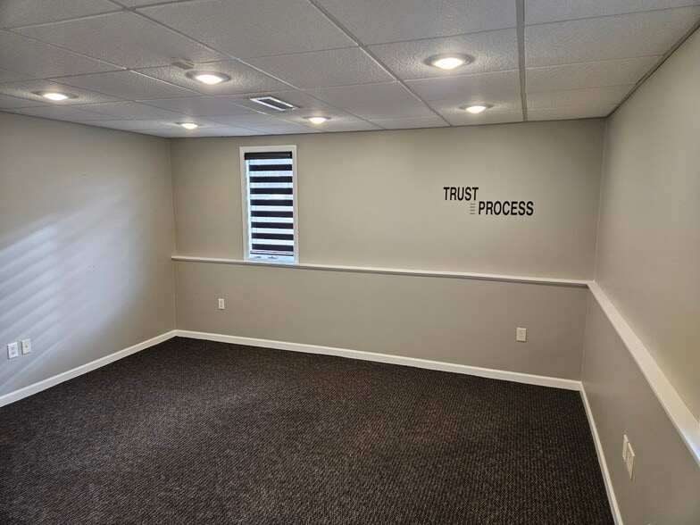 More Photos Of 6505 John J Pershing Dr, Omaha Warehouse For Lease