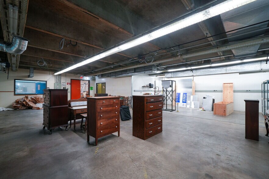 More Photos Of 1555-1557 SE Crystal Lake Dr, Corvallis Warehouse For Lease