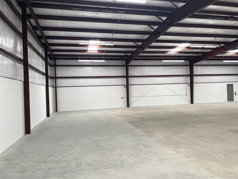 More Photos Of 8950 66th Ct N, Pinellas Park Warehouse For Lease