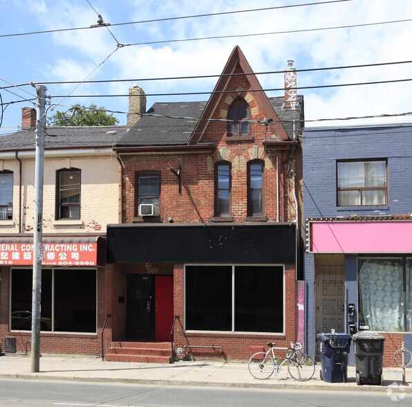 Primary Photo Of 200 Bathurst St, Toronto Storefront Retail Residential For Lease
