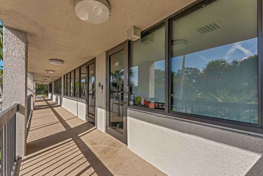 More Photos Of 3595 Sheridan St, Hollywood Coworking Space