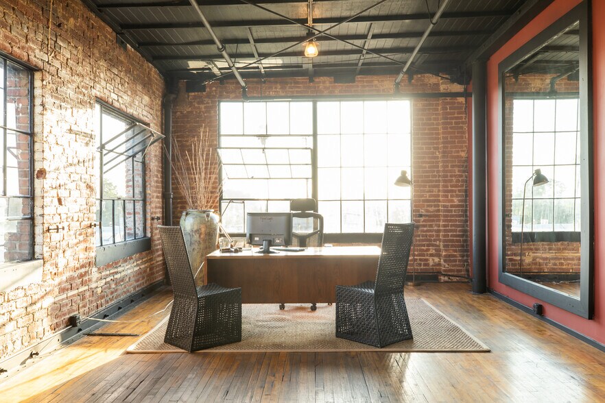 More Photos Of 615 E 61st St, Los Angeles Light Manufacturing For Sale