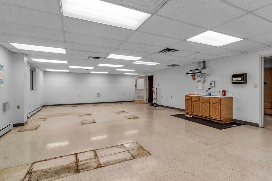 More Photos Of 7290 Nash Rd, North Tonawanda Showroom For Sale