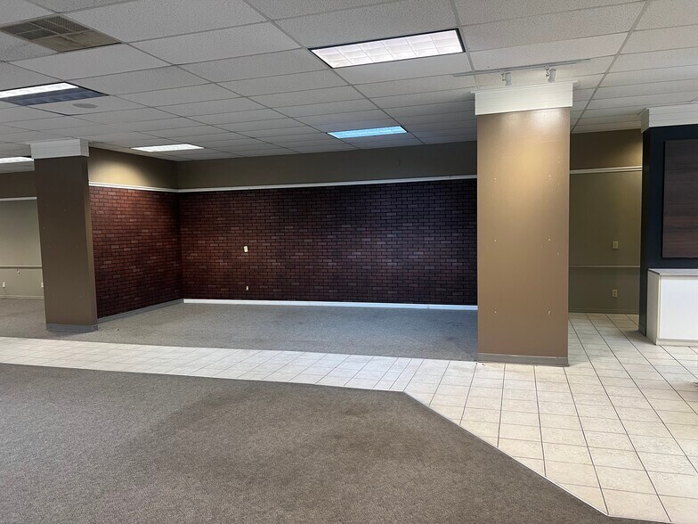 More Photos Of 1700-1750 N Tamiami Trl, North Fort Myers Freestanding For Lease