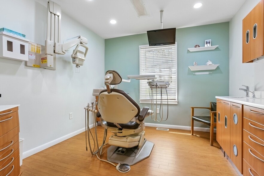More Photos Of 65 Sachem St, Norwich Medical For Sale