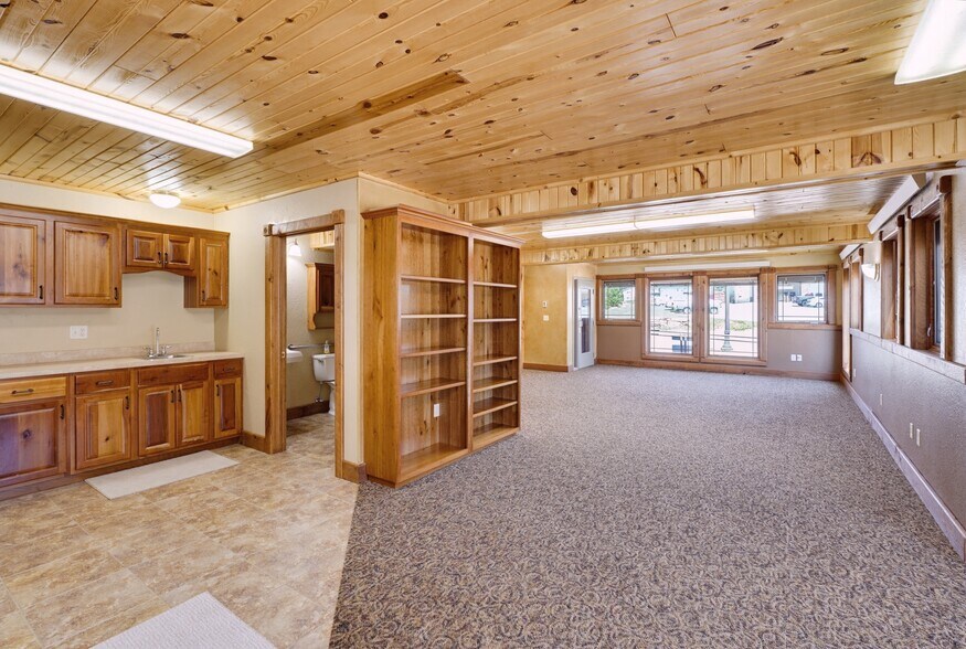 More Photos Of 1100 Mount Rushmore Rd, Custer Flex For Sale