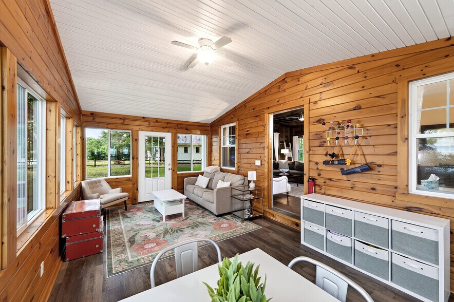 More Photos Of 6 Lotus Bay rd, Irving Multifamily For Sale