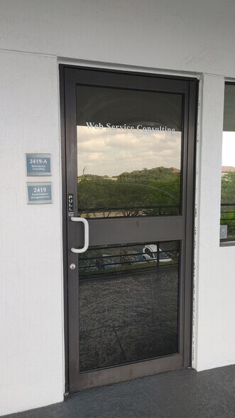More Photos Of 2405-2425 N University Dr, Coral Springs Loft Creative Space For Lease
