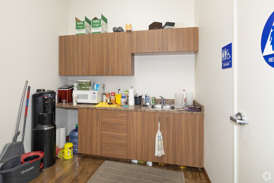 More Photos Of 4395 Business Dr, Cameron Park Self Storage For Sale