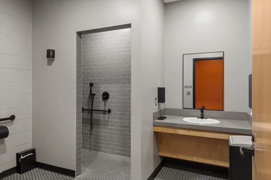 More Photos Of 912 N Classen Blvd, Oklahoma City Loft Creative Space For Sale