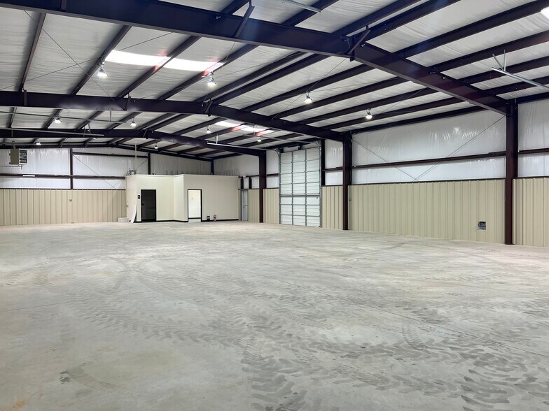 More Photos Of 3920 NW 39th St, Oklahoma City Unknown For Lease