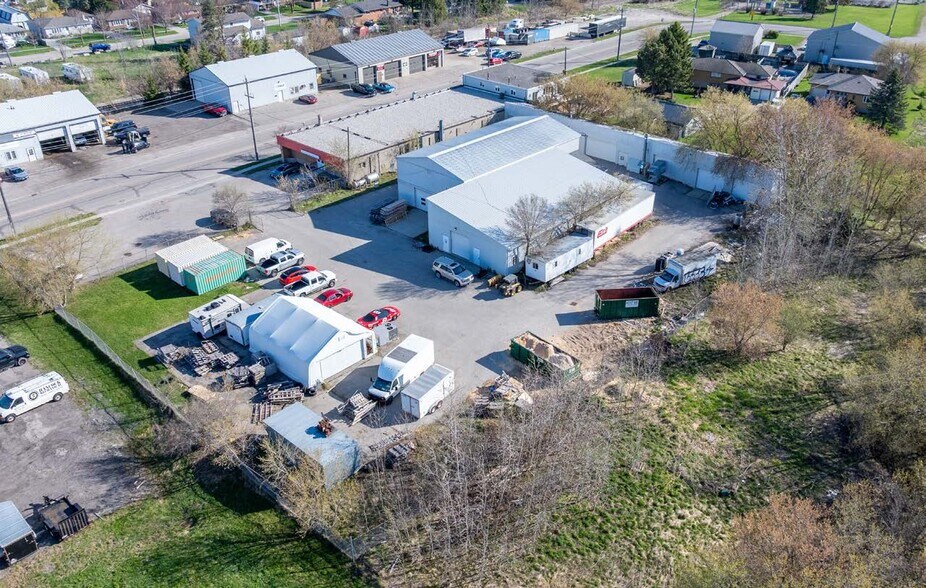 More Photos Of 145 Arnold St, Wilmot Service For Sale