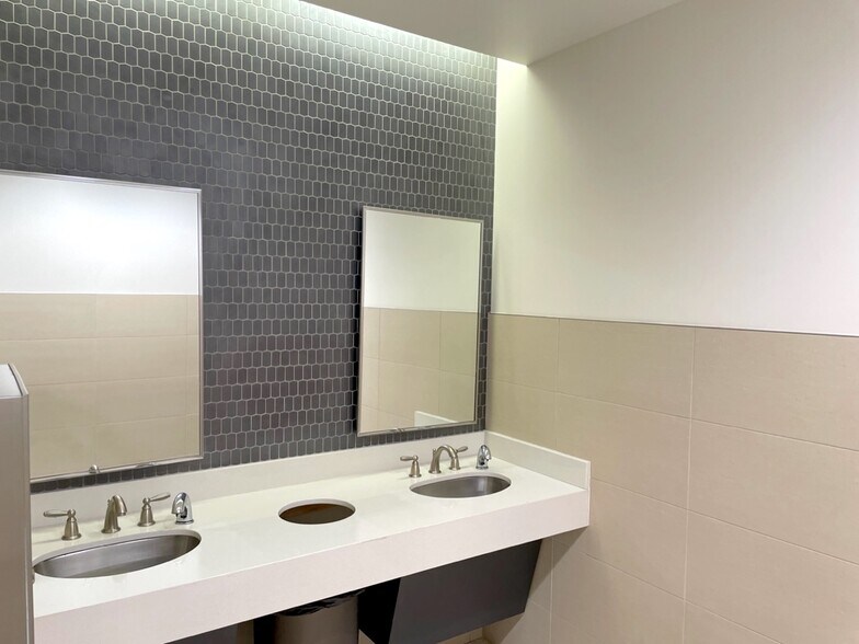More Photos Of 7300 Eldorado Pky, McKinney Medical For Lease