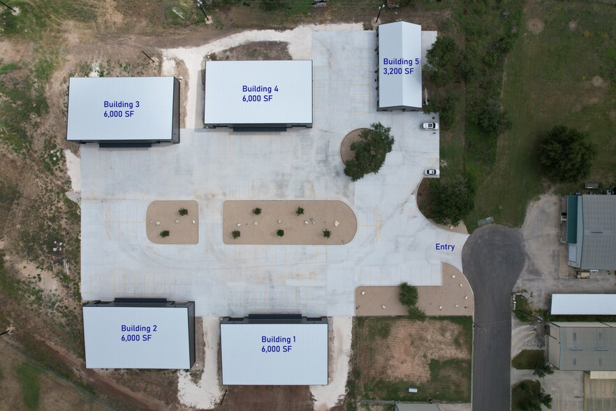 More Photos Of 606 Mill Run, Kerrville Warehouse For Lease