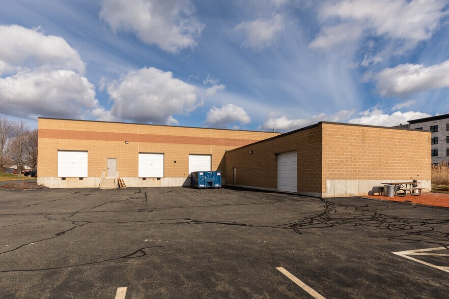 More Photos Of 69 Parker St, Newburyport Research And Development For Lease