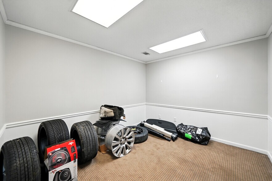 More Photos Of 11285 Elkins Rd, Roswell Office Residential For Sale