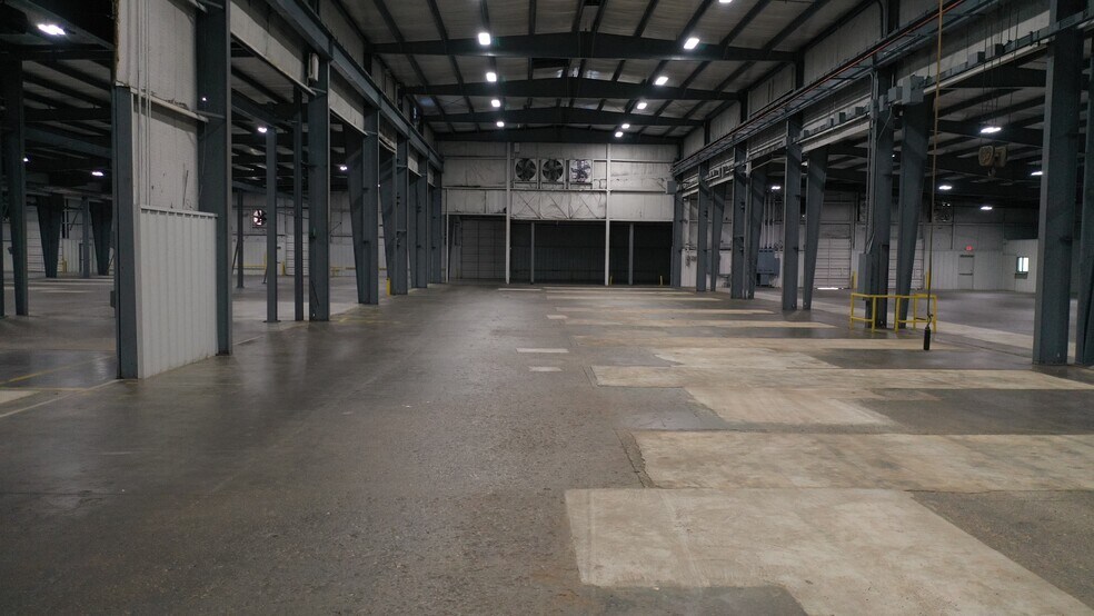 More Photos Of 600 S Loop 485, Gladewater Manufacturing For Lease