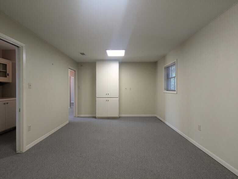 More Photos Of 3635 Eastex Fwy, Beaumont Office For Sale