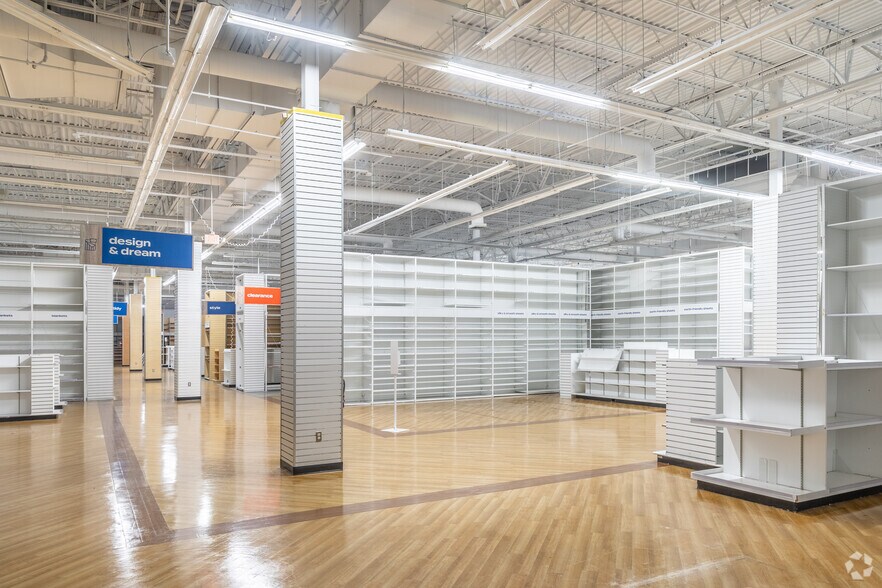 More Photos Of 1300-1500 S Washington St, North Attleboro Unknown For Lease