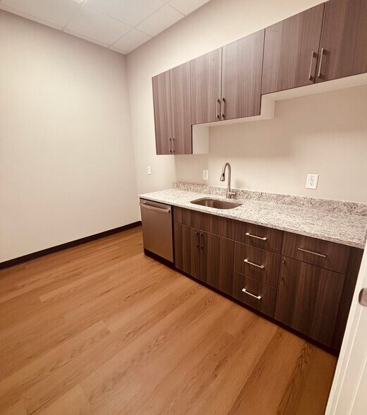 More Photos Of 1164 Satellite Blvd NW, Suwanee Medical For Sale