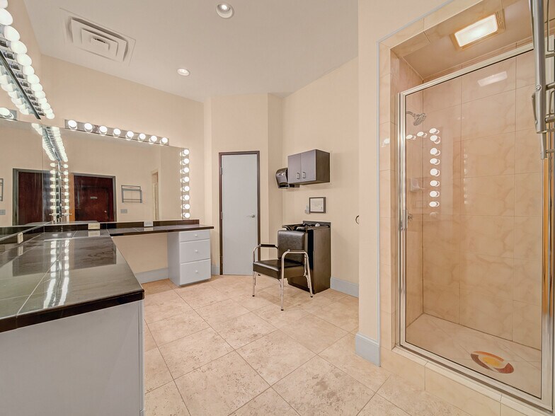 More Photos Of 2424 Lacy Ln, Carrollton Showroom For Sale