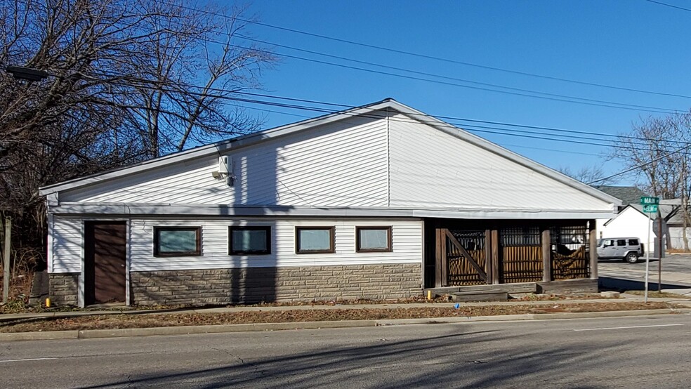 Primary Photo Of 801 S Main St, Bloomington Bar For Sale