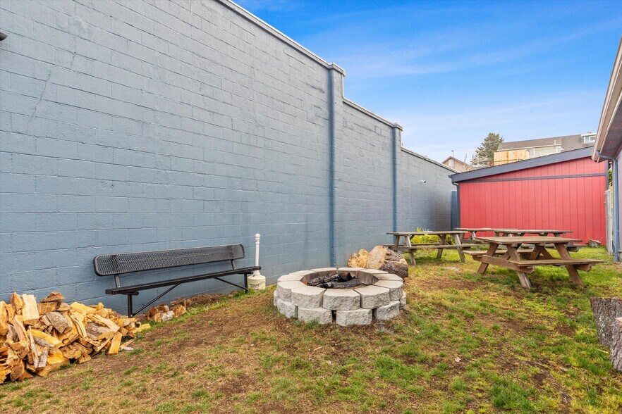 More Photos Of 1330 NE Highway 101, Lincoln City Restaurant For Sale