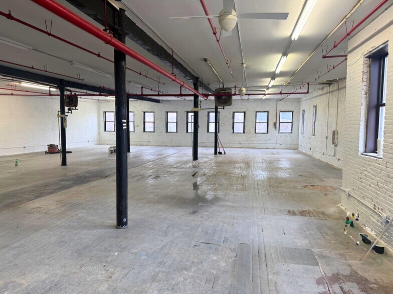 More Photos Of 4130 Park Ave, Bronx Manufacturing For Lease