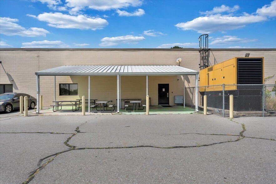 More Photos Of 2000 Virginia Ave, Collinsville Office For Lease