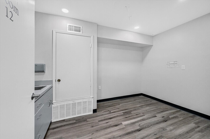 More Photos Of 815 Pecan Grove Rd E, Sherman Medical For Sale