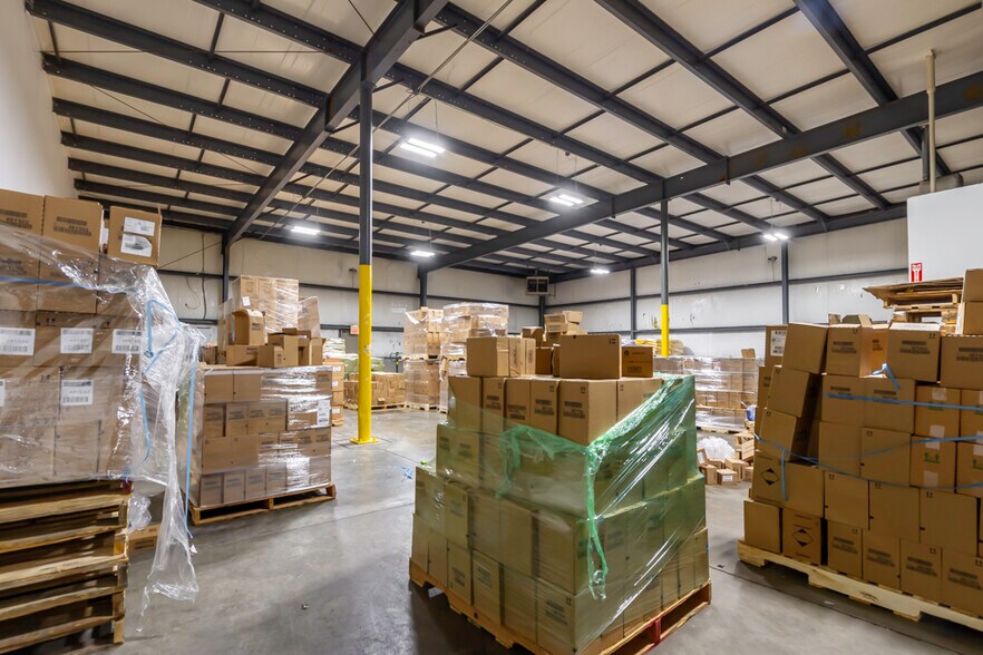 More Photos Of 2840 Mitthoeffer Pl, Indianapolis Warehouse For Sale