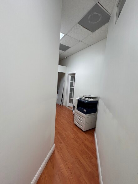 More Photos Of 19300 W Dixie Hwy, Miami Office For Lease