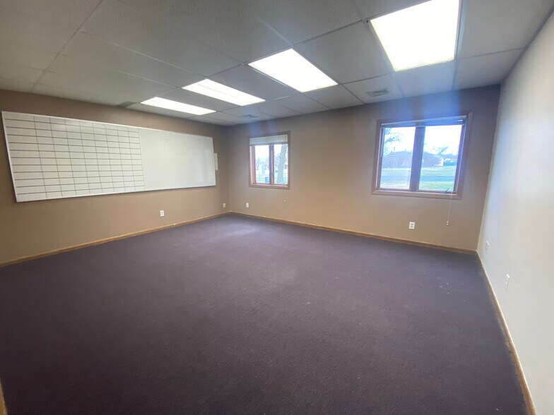 More Photos Of 299 Coon Rapids Blvd NW, Coon Rapids Office For Lease