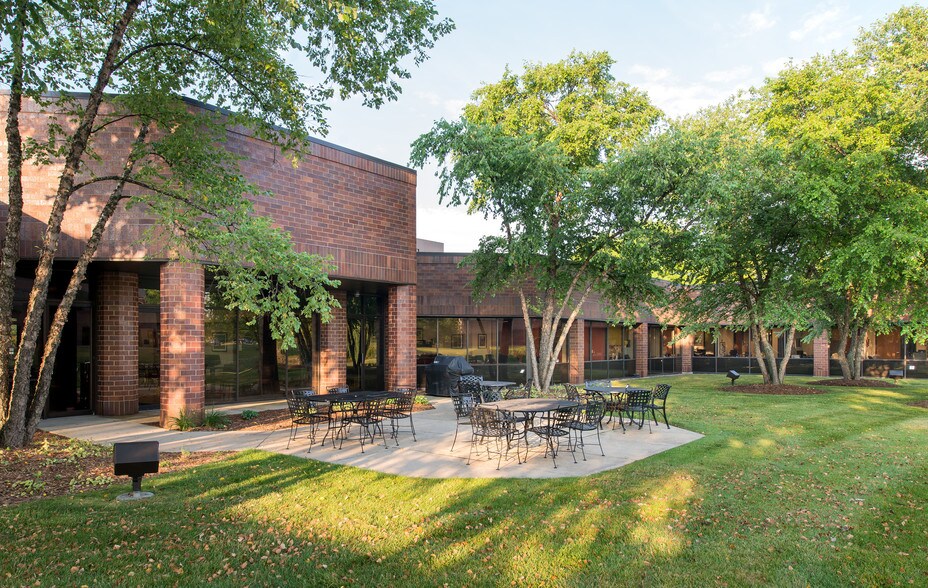 More Photos Of 250 N Patrick Blvd, Brookfield Office For Lease