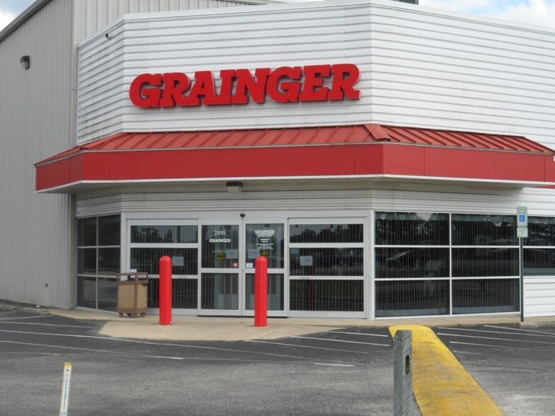 More Photos Of 2915 Gillespie St, Fayetteville Flex For Sale