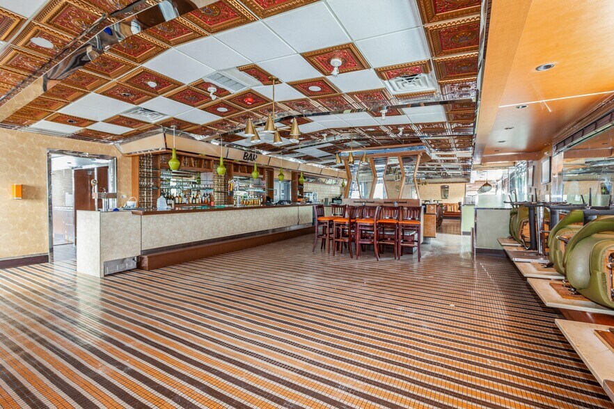 More Photos Of 4011 Hempstead Tpke, Bethpage Restaurant For Sale