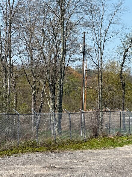 More Photos Of 4881 Pittsburgh Rd, Harrisville Light Distribution For Sale