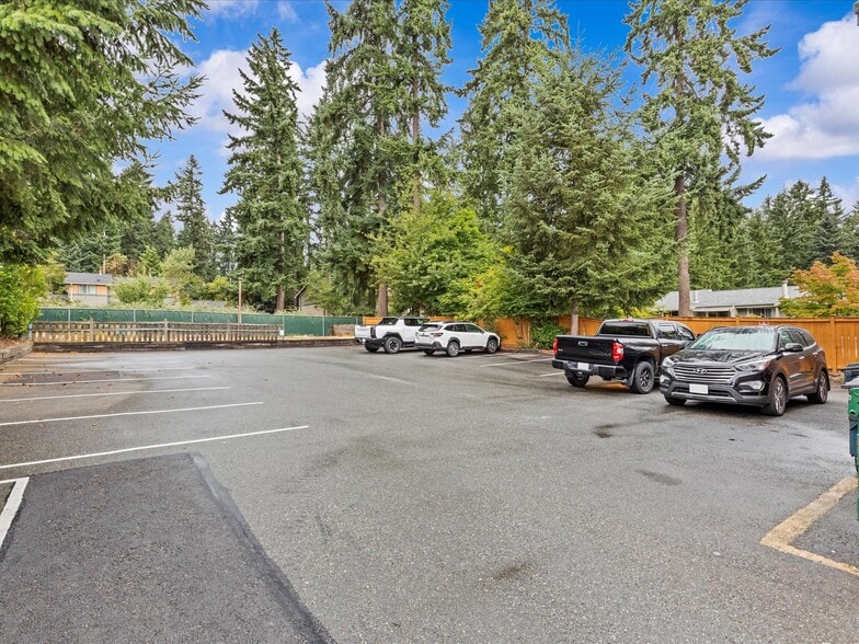 More Photos Of 14417 124th Ave NE, Kirkland Bar For Sale