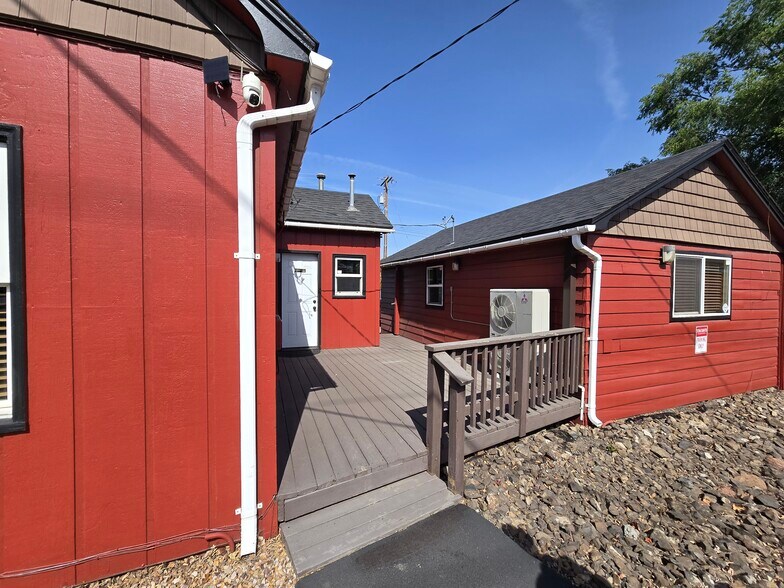 More Photos Of 1427 SW Highland Ave, Redmond Serviced Offices For Sale