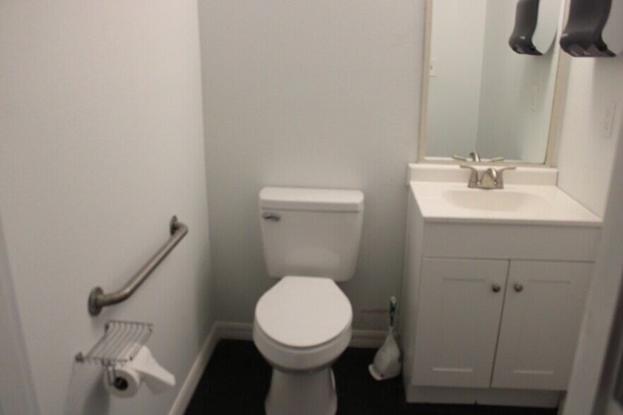 More Photos Of 6330 N 118th Ave, Largo Manufacturing For Lease