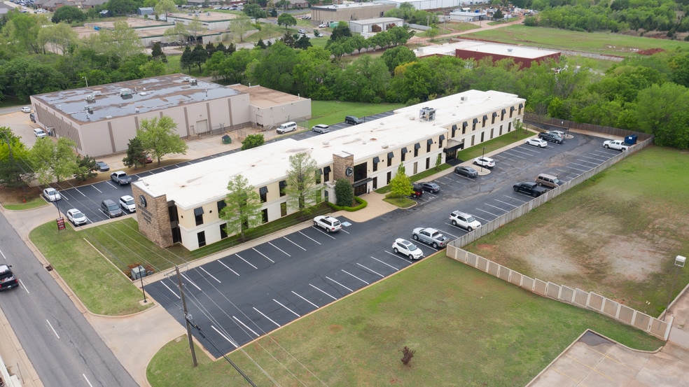 More Photos Of 7301 N Broadway Ext, Oklahoma City Office For Lease