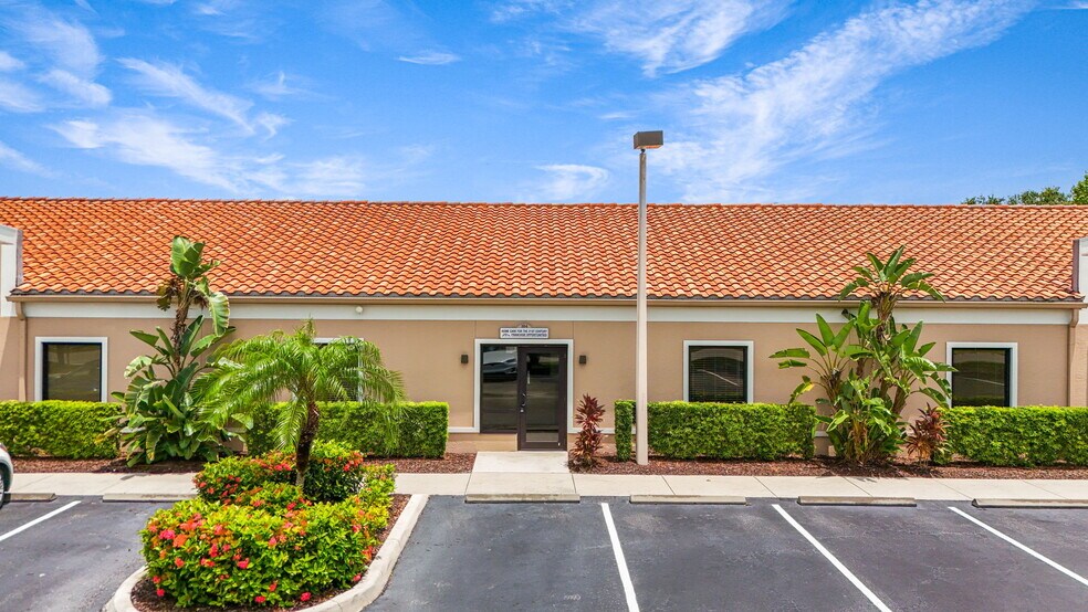 More Photos Of 3911 Golf Park Loop, Bradenton Office For Lease