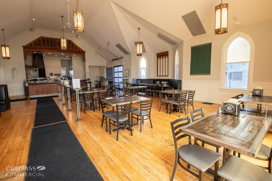 More Photos Of 641 SW Cascade Ave, Redmond Restaurant For Sale