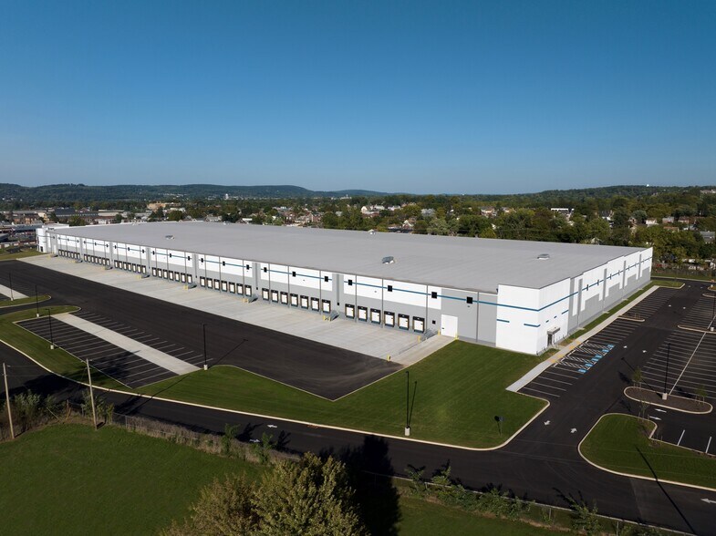 More Photos Of 1090 E Boundary Ave, York Distribution For Lease