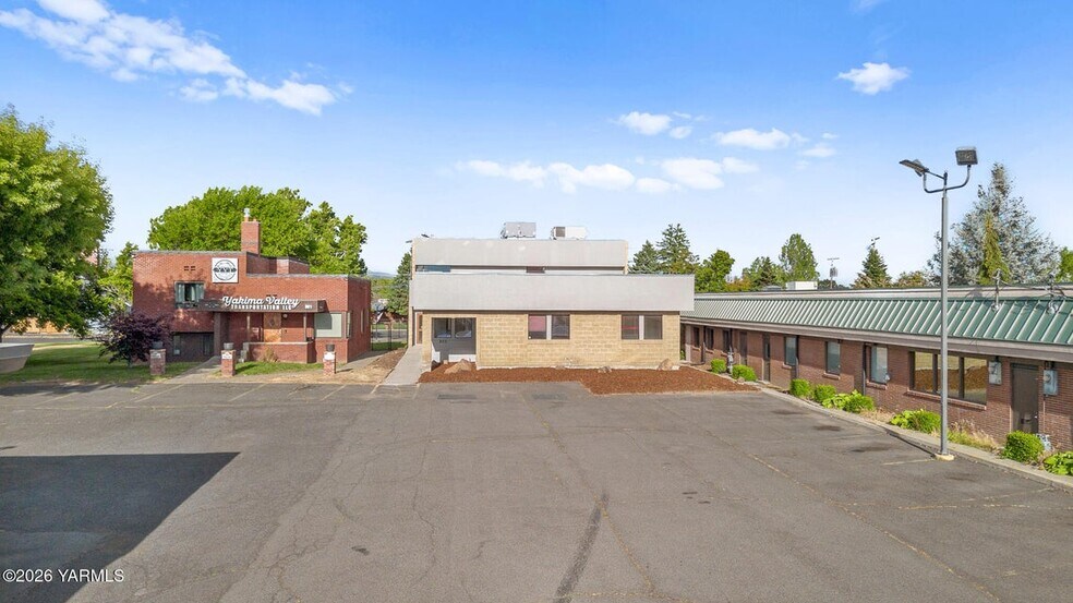 More Photos Of 303 S 12th Ave, Yakima Medical For Sale